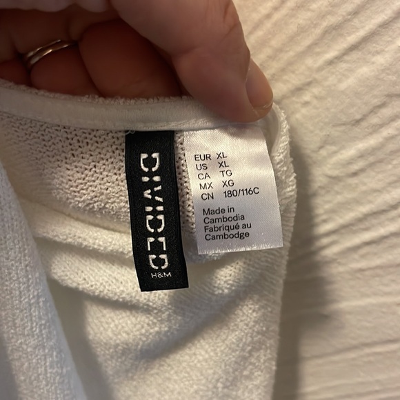 White beach coverup XL - Picture 3 of 3